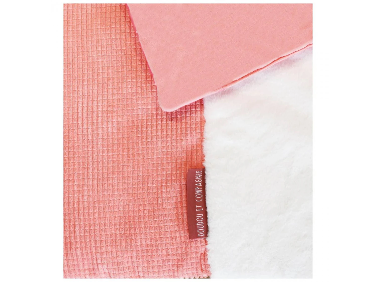 DC3712 - Tapidou Mosaique Corail/blanc - Taille 100x100 Cm 6 DC3712 - Tapidou Mosaique Corail/blanc - Taille 100x100 Cm – Image 4