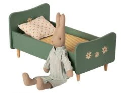 Maileg 11-1005-01 - Lit En Bois, Mini - Bleu Menthe, Taille : H : 13 Cm - L : 15 Cm - L : 26,5 Cm 5 Maileg 11-1005-01 - Lit En Bois, Mini - Bleu Menthe, Taille : H : 13 Cm - L : 15 Cm - L : 26,5 Cm -Born To Be Kids maileg 11 1005 01 1