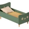 Maileg 11-1005-01 - Lit En Bois, Mini - Bleu Menthe, Taille : H : 13 Cm - L : 15 Cm - L : 26,5 Cm
