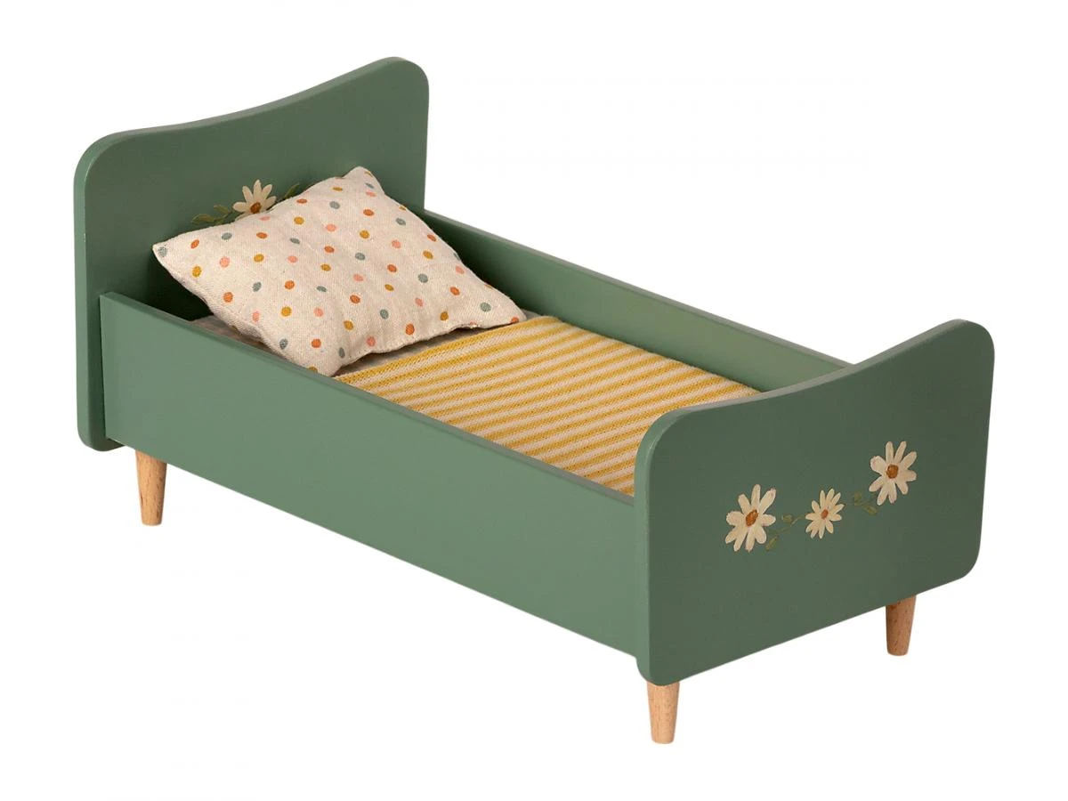 Maileg 11-1005-01 - Lit En Bois, Mini - Bleu Menthe, Taille : H : 13 Cm - L : 15 Cm - L : 26,5 Cm 3 Maileg 11-1005-01 - Lit En Bois, Mini - Bleu Menthe, Taille : H : 13 Cm - L : 15 Cm - L : 26,5 Cm