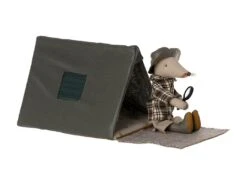 Maileg 11-3400-00 - Tente Happy Camper Simple, Souris - H: 12 Cm X L : 12 Cm X L: 17 Cm -Born To Be Kids maileg 11 3400 00 tente happy camper simple souris h 12 cm x l 12 cm x l 17 cm 1400 1