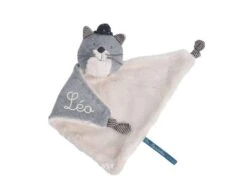 Moulin Roty 666017 - Doudou Chat Gris Clair Fernand Les Moustaches 7 Moulin Roty 666017 - Doudou Chat Gris Clair Fernand Les Moustaches -Born To Be Kids moulin roty 666017 doudou chat gris clair fernand les moustaches les moustaches 900 1