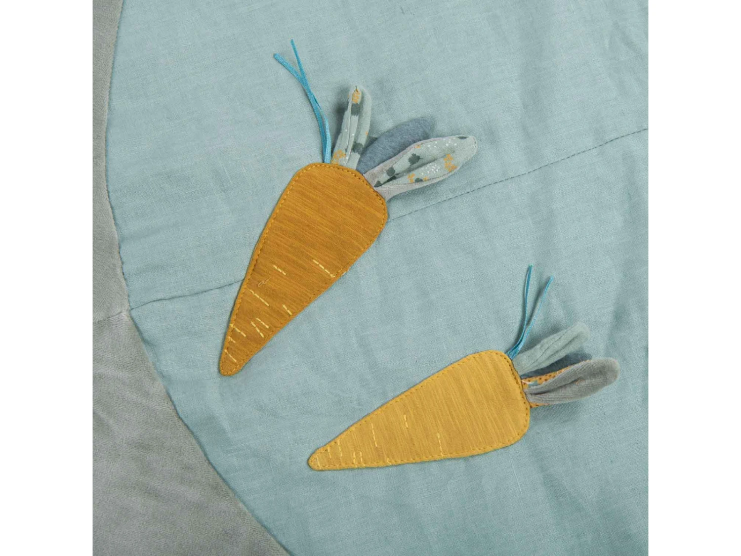 Moulin Roty 678079 - Tapis D'éveil Trois Petits Lapins 8 Moulin Roty 678079 - Tapis D'éveil Trois Petits Lapins – Image 6