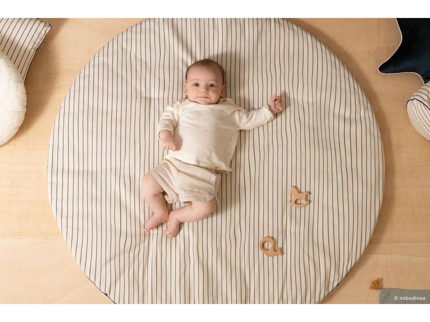 FLUFFY-030 - Tapis De Jeu Fluffy - Rayures Marine 4 FLUFFY-030 - Tapis De Jeu Fluffy - Rayures Marine – Image 2