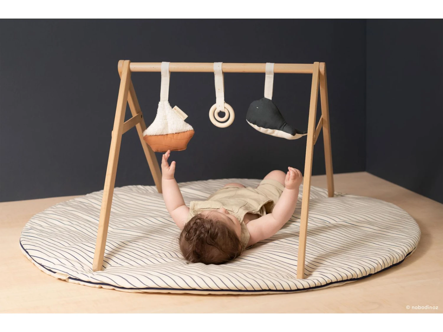 FLUFFY-030 - Tapis De Jeu Fluffy - Rayures Marine 5 FLUFFY-030 - Tapis De Jeu Fluffy - Rayures Marine – Image 3