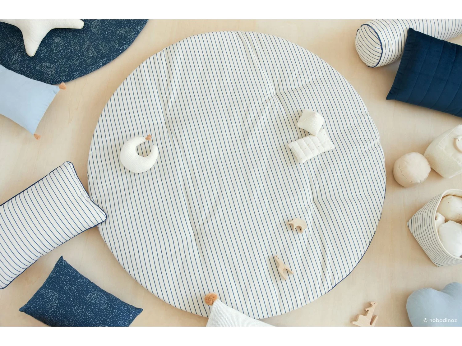 FLUFFY-030 - Tapis De Jeu Fluffy - Rayures Marine 6 FLUFFY-030 - Tapis De Jeu Fluffy - Rayures Marine – Image 4