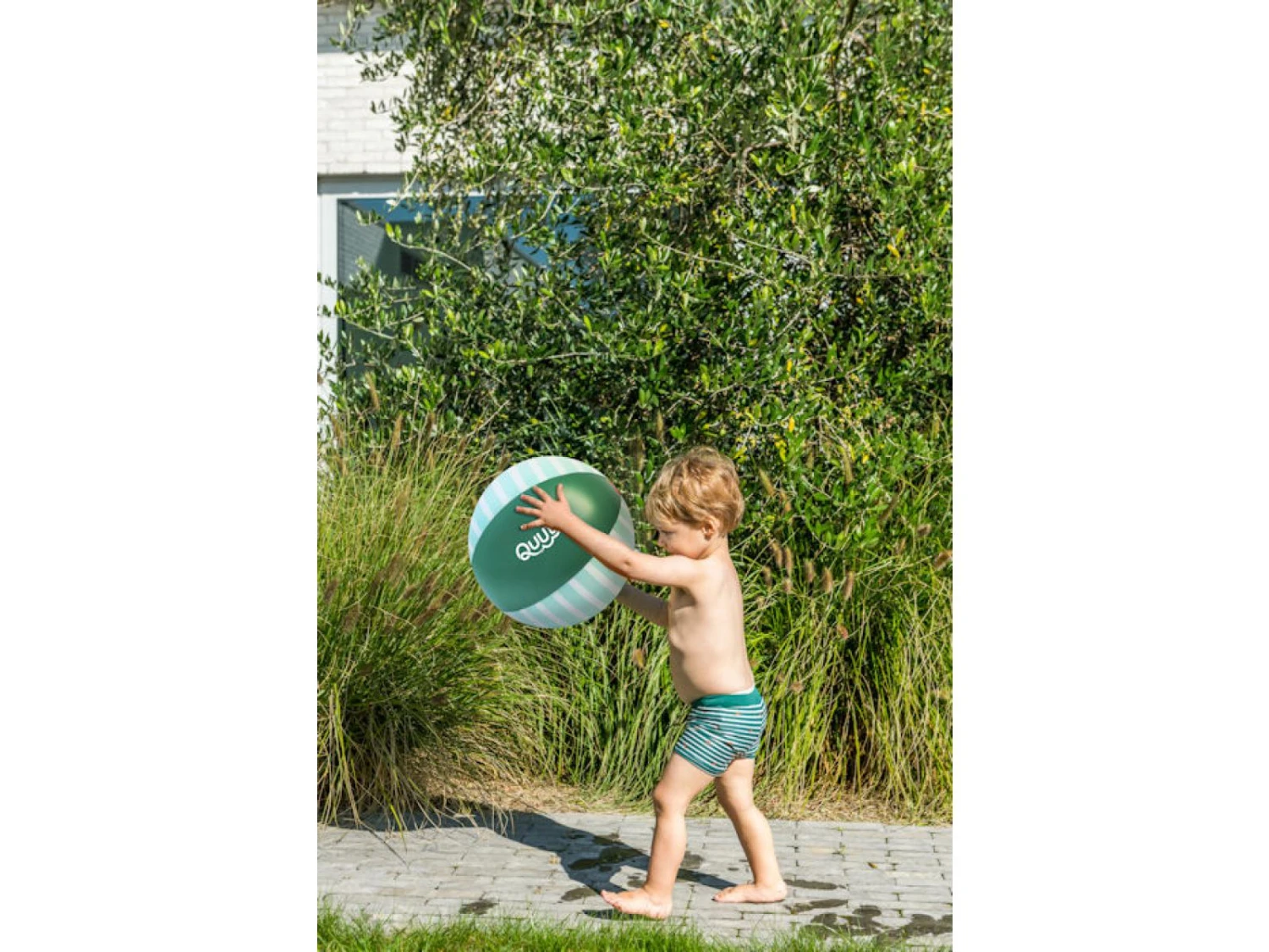 Quut 173526 - Ballon De Plage 30cm - Vert Jardin 4 Quut 173526 - Ballon De Plage 30cm - Vert Jardin – Image 2