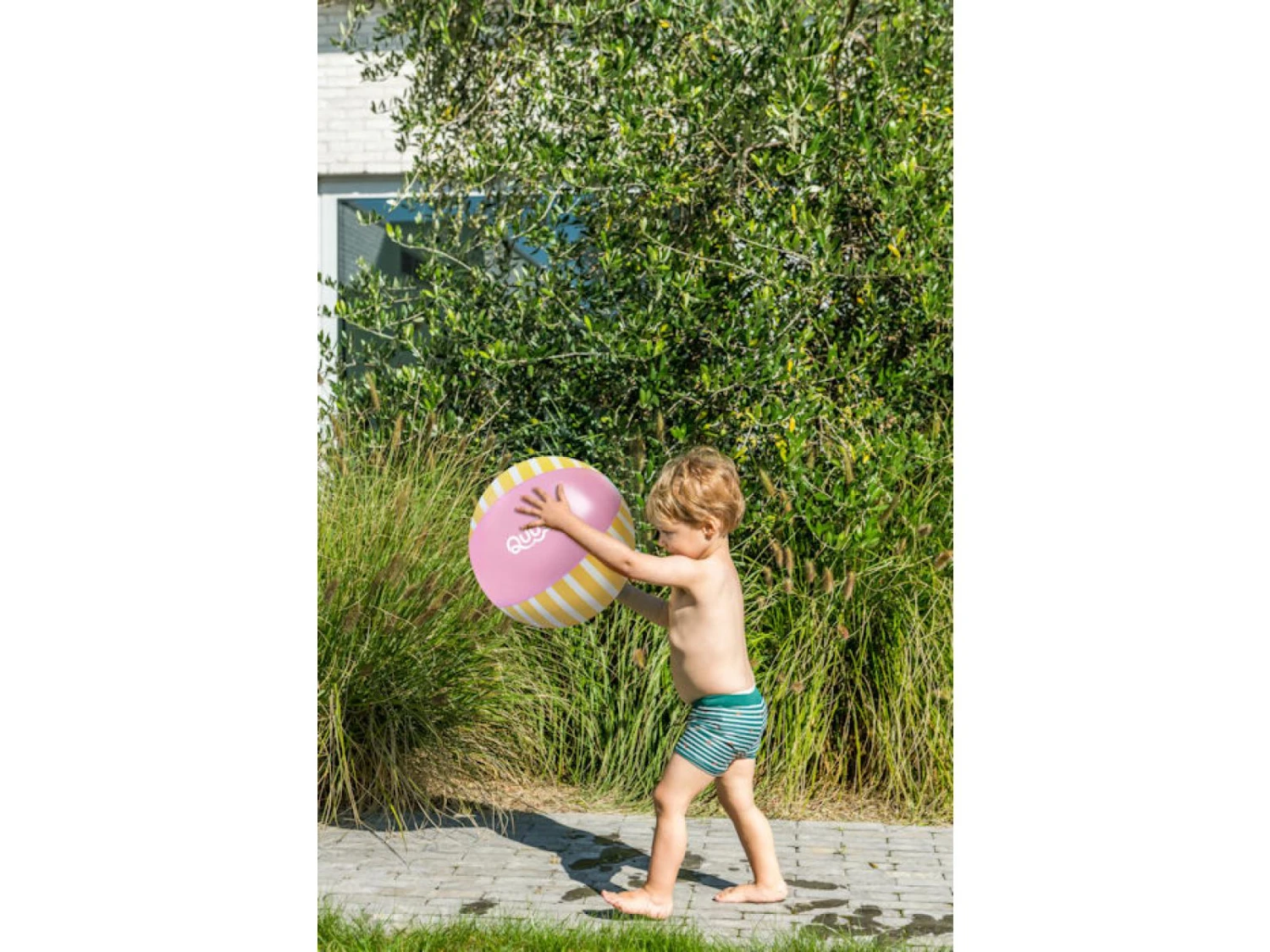 Quut 173540 - Ballon De Plage 30cm - Rose Banane 4 Quut 173540 - Ballon De Plage 30cm - Rose Banane – Image 2